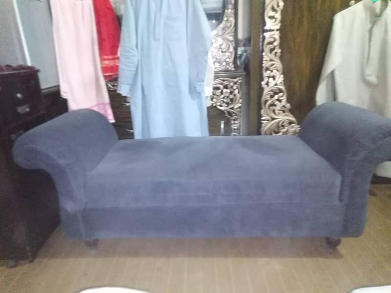 3 seater Dewan available for sale in good condition. . 5