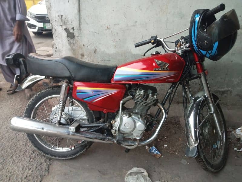 Honda 125 for sale. condition  10/10. just buy and drive. 0