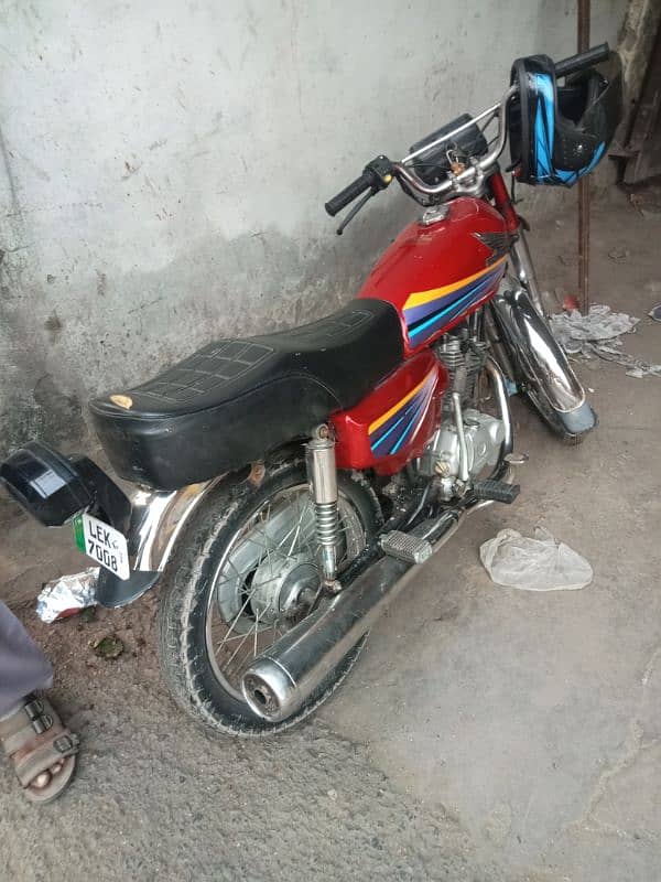 Honda 125 for sale. condition  10/10. just buy and drive. 1