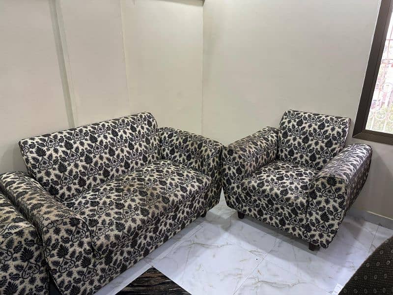 7 Seater Sofa Set In Very Good Condition 2