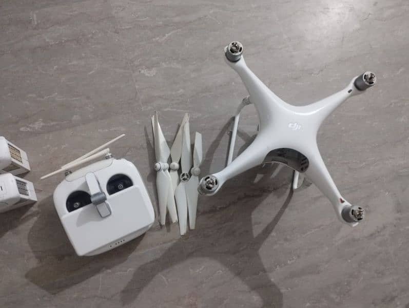 Drone Phantom 4 Advance Plus 1