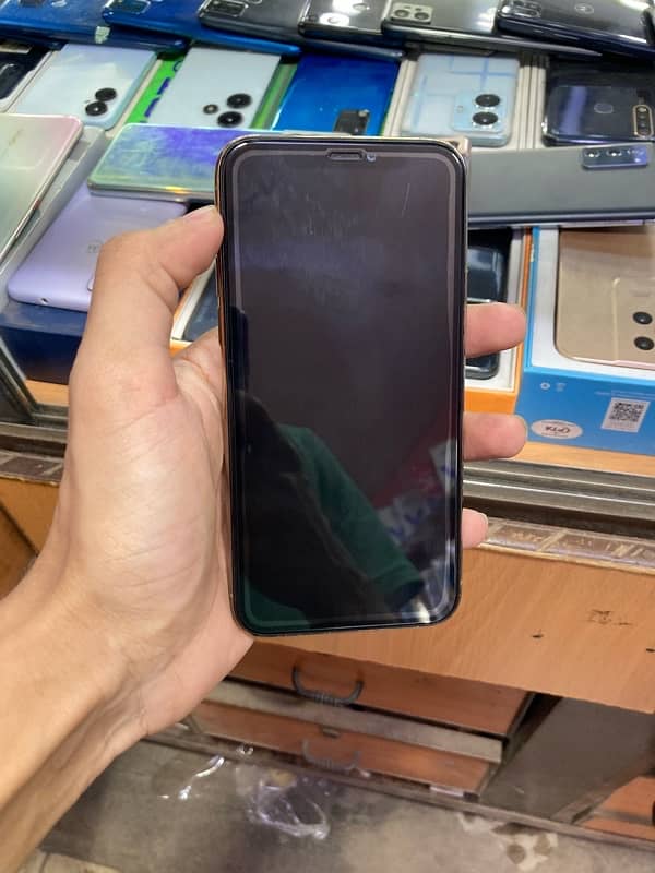 iPhone 11 Pro factory 1