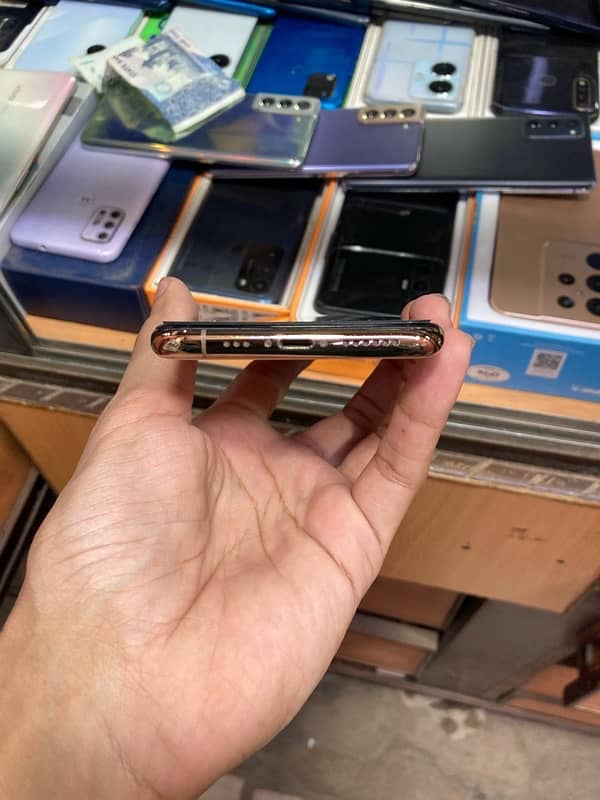 iPhone 11 Pro factory 2