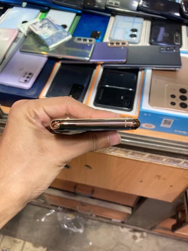 iPhone 11 Pro factory 3