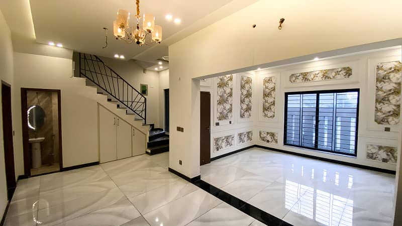 5 MARLA MODERN HOUSE WITH ELEGANT FINISHES - CRYSTAL BLOCK PARK VIEW CITY LAHORE 3