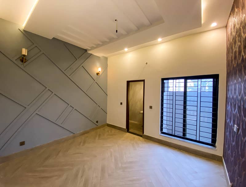 5 MARLA MODERN HOUSE WITH ELEGANT FINISHES - CRYSTAL BLOCK PARK VIEW CITY LAHORE 7