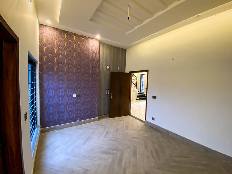 5 MARLA MODERN HOUSE WITH ELEGANT FINISHES - CRYSTAL BLOCK PARK VIEW CITY LAHORE 8