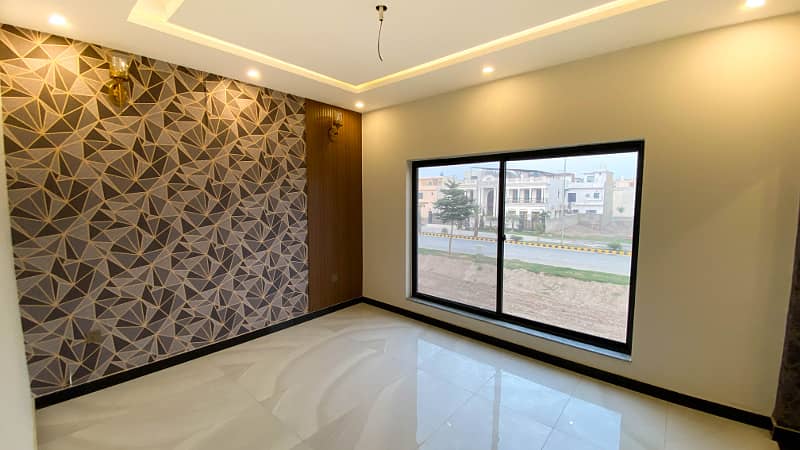 5 MARLA MODERN HOUSE WITH ELEGANT FINISHES - CRYSTAL BLOCK PARK VIEW CITY LAHORE 21