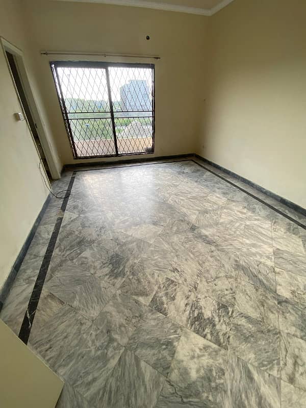 10 Marla Upper Portion Available For Rent At Very Hot Location 1