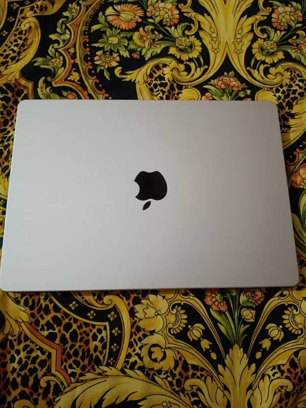 Apple macbook m1 pro 2021 14 inch 1