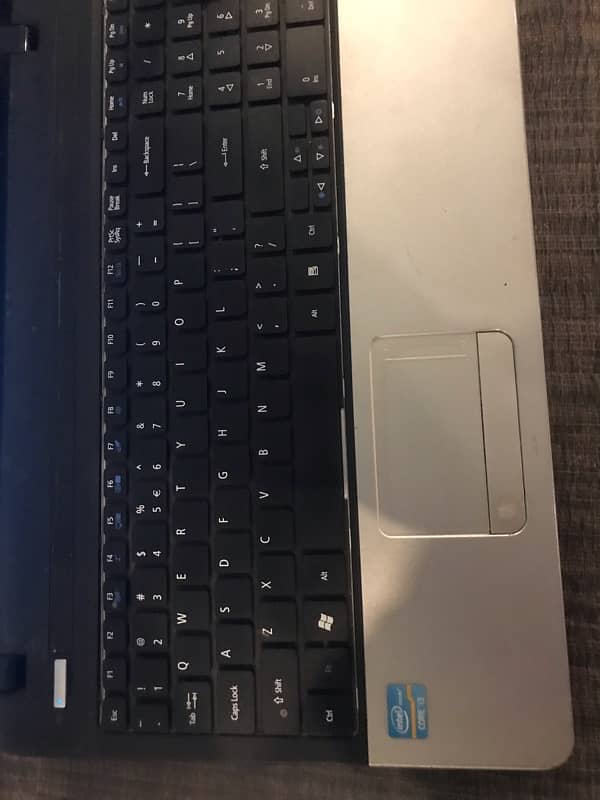 ACER CORE I3 8GB RAM 120gb SSD 1