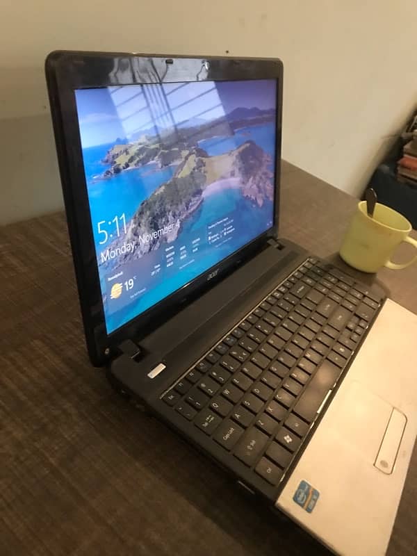 ACER CORE I3 8GB RAM 120gb SSD 3