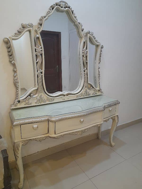 Bridal Bed Set with Dressing Table 5