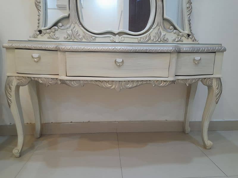 Bridal Bed Set with Dressing Table 6