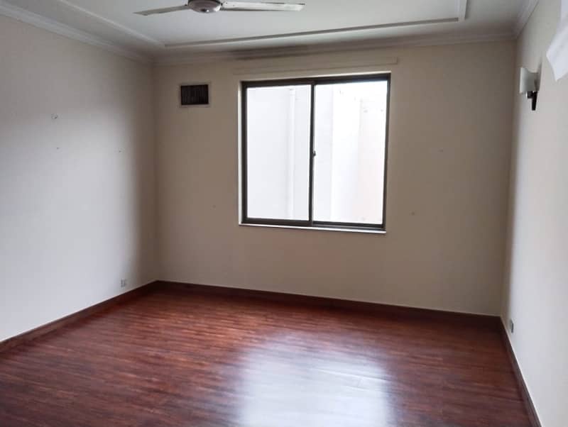 1 KANAL STRAIGHT LINE BRICK HOUSE FOR SALE IN DHA PHASE 4 5