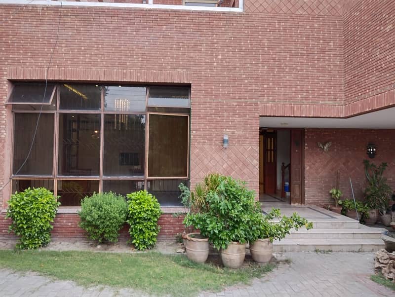 1 KANAL STRAIGHT LINE BRICK HOUSE FOR SALE IN DHA PHASE 4 12