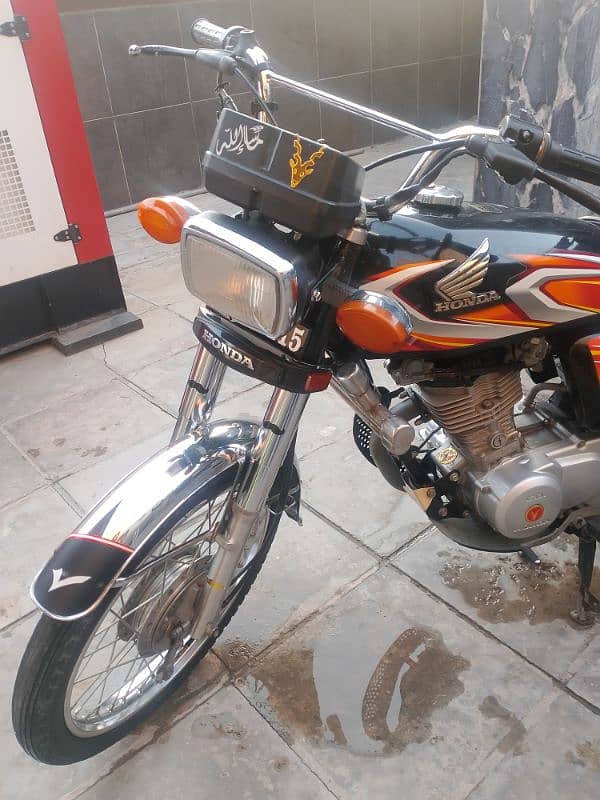 Honda bike urgent sale krna ha js bhai ko chaiye rabtah kry 1