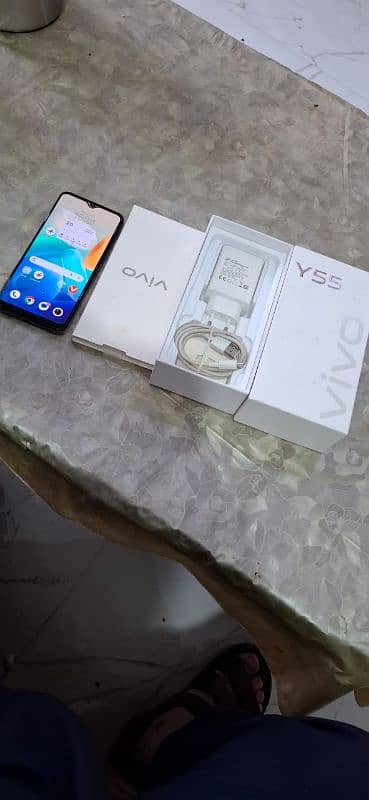 Vivo y55 mobile phone 8+8 Ram 128 storage with box & original charger 0