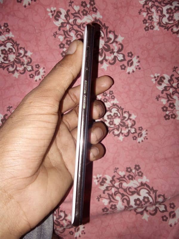 Kam ho jy ga oppo f11 8 ram 256 gp all ok set ha pasiyo ki zarurat ha 2