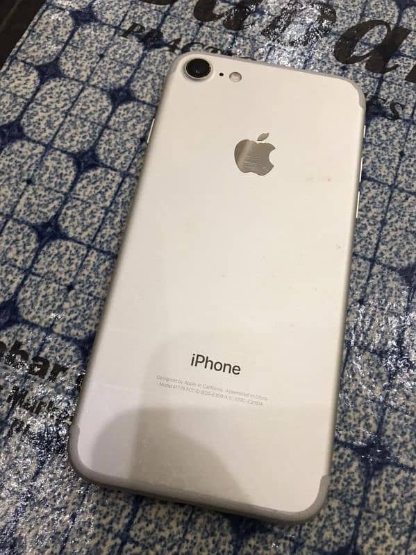 iphone 7 (PTA Approved) with 100% battery health and 32 GB memory 2