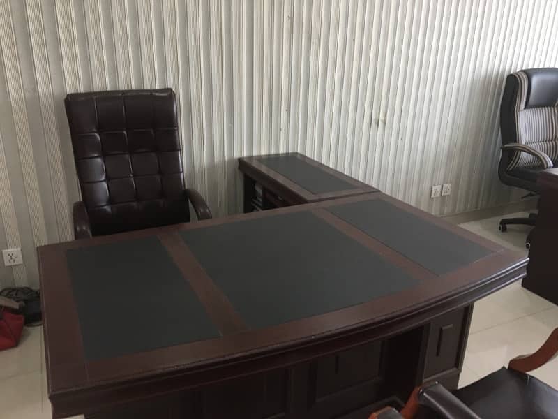 Executive table and chairs set 0