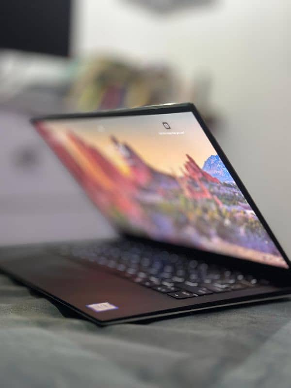 Dell xps 13” Core i7 8th Gen 5