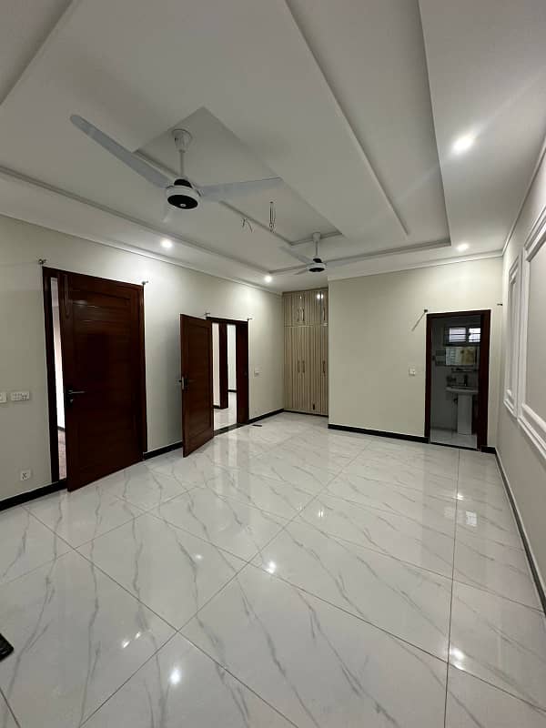 10 Marla Top Location House For Rent In Top City Block A 0