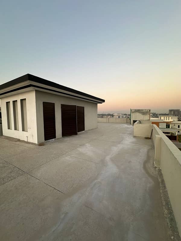 10 Marla Top Location House For Rent In Top City Block A 39