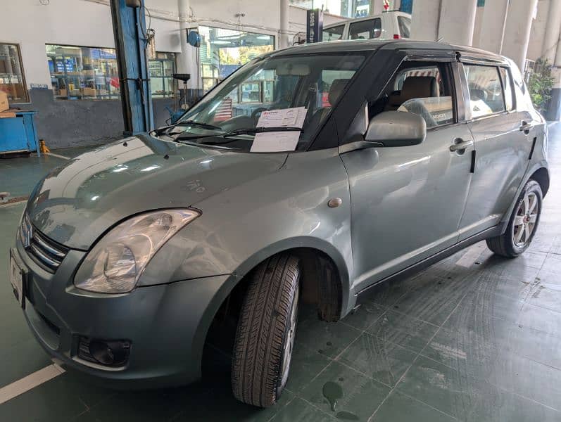 Suzuki Swift DLX 1.3 2012 2