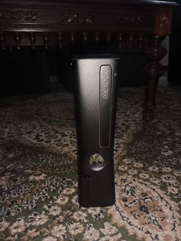 Xbox 360 with kinetic and 1 controller, 30 games installed 4