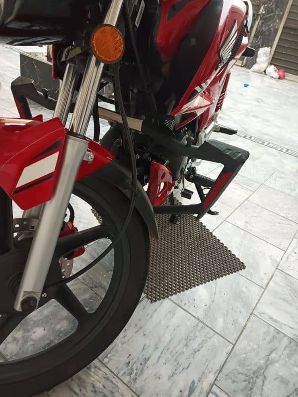 Honda CB150F 3