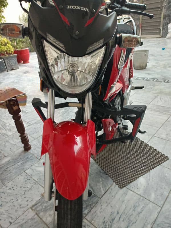 Honda CB150F 6