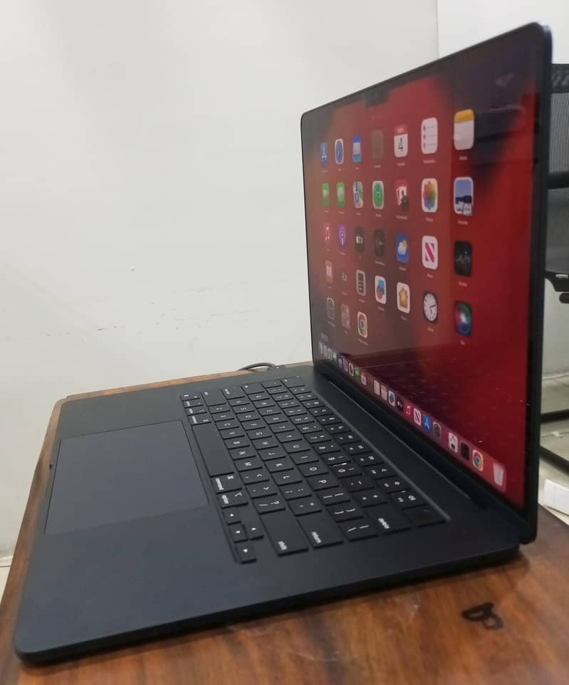 MacBook Air M2 15'' 8gb/256GB 100% health and 25 Cycle Count 3