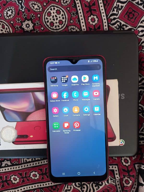 Samsung A10 2/32 with box 0