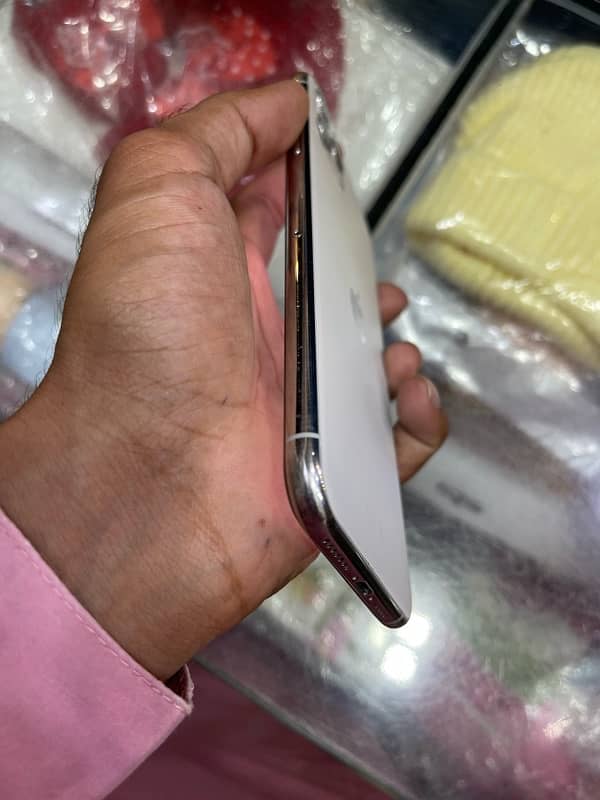 iPhone 11 Pro max dual pta 256gb LLA model waterpack 4