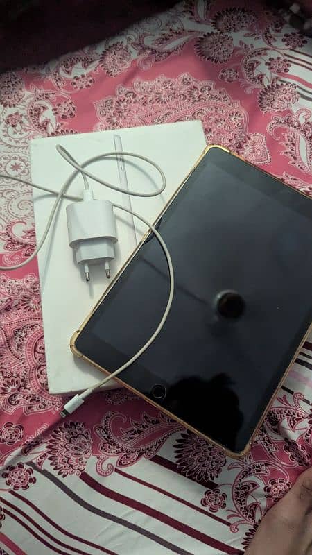 I Pad 9th Generation 64 gb with original box charger 1