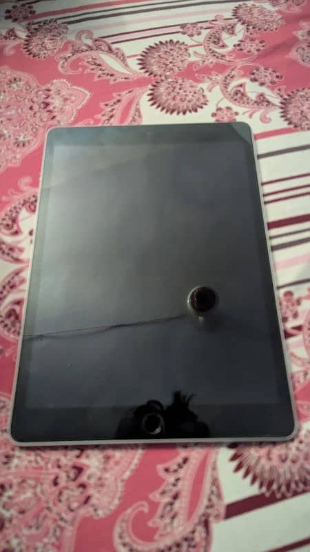 I Pad 9th Generation 64 gb with original box charger 8