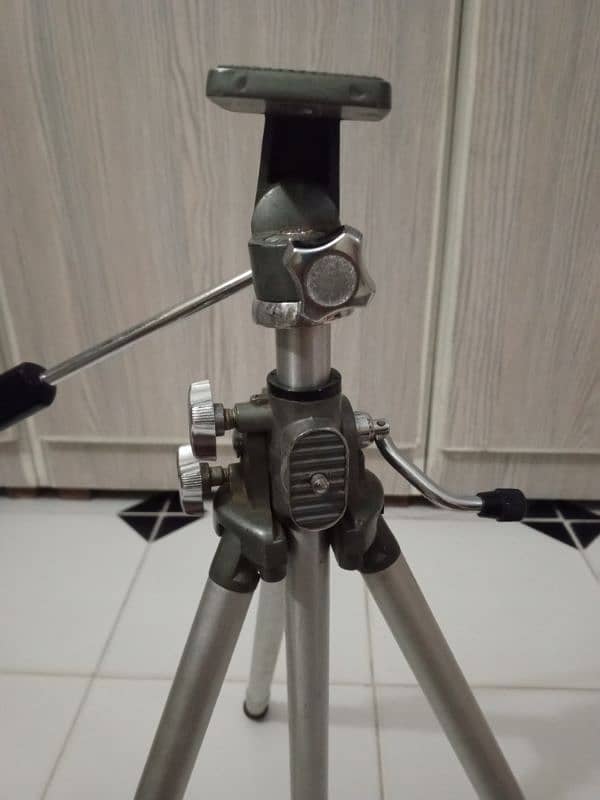 velbon tripod stand 1