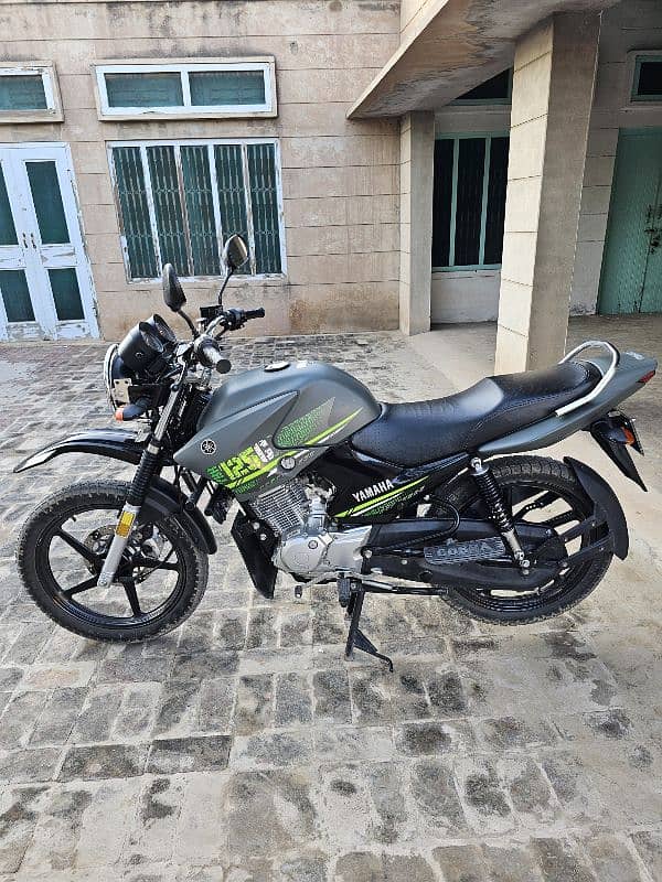 Yamaha YBR 125G Grey Matt Dark Grey 5