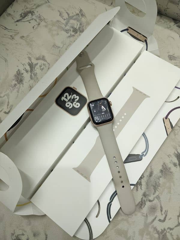 Apple Watch SE 40mm (glass cracked ) 0