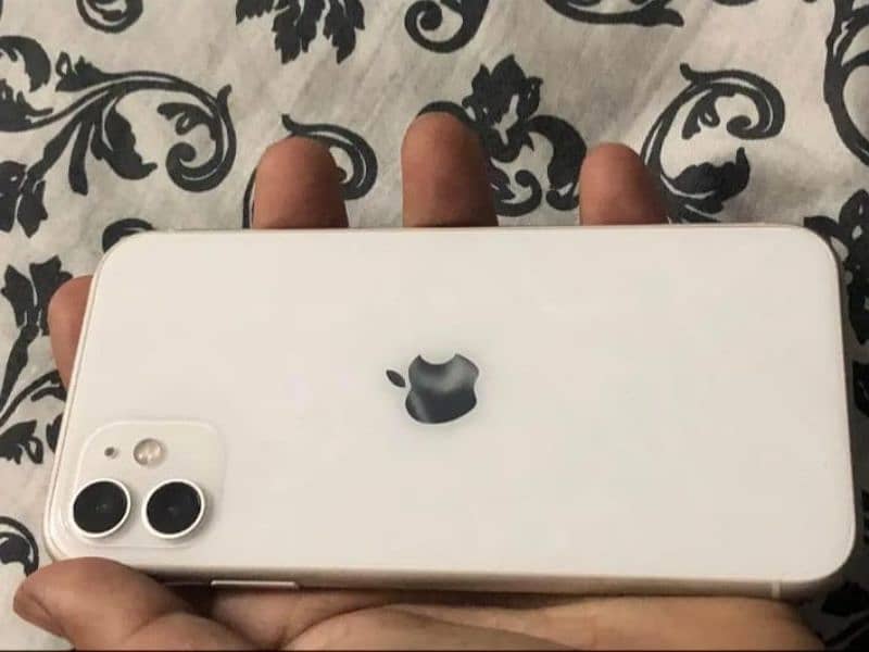 iphone 11 condition 10/10 non pta 1