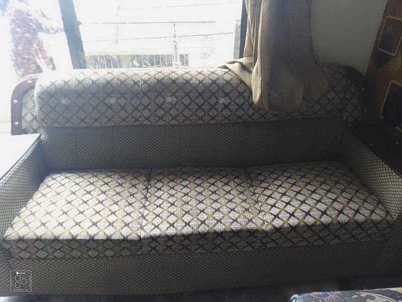 good condition sofa 1