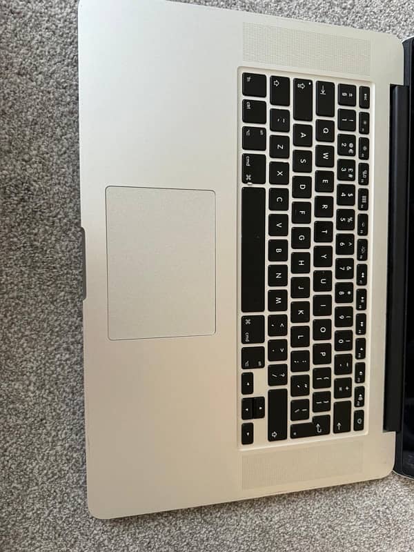 MacBook Pro 1tb 16gb (Retina,15-Inch, Mid 2015) 1