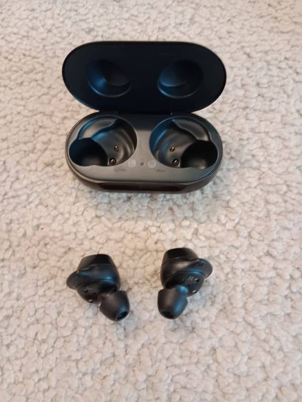 Samsung ear buds 1