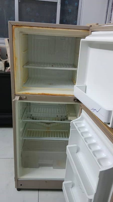 DAWLANCE ROOM FRIDGE (URGENT SALE) 8