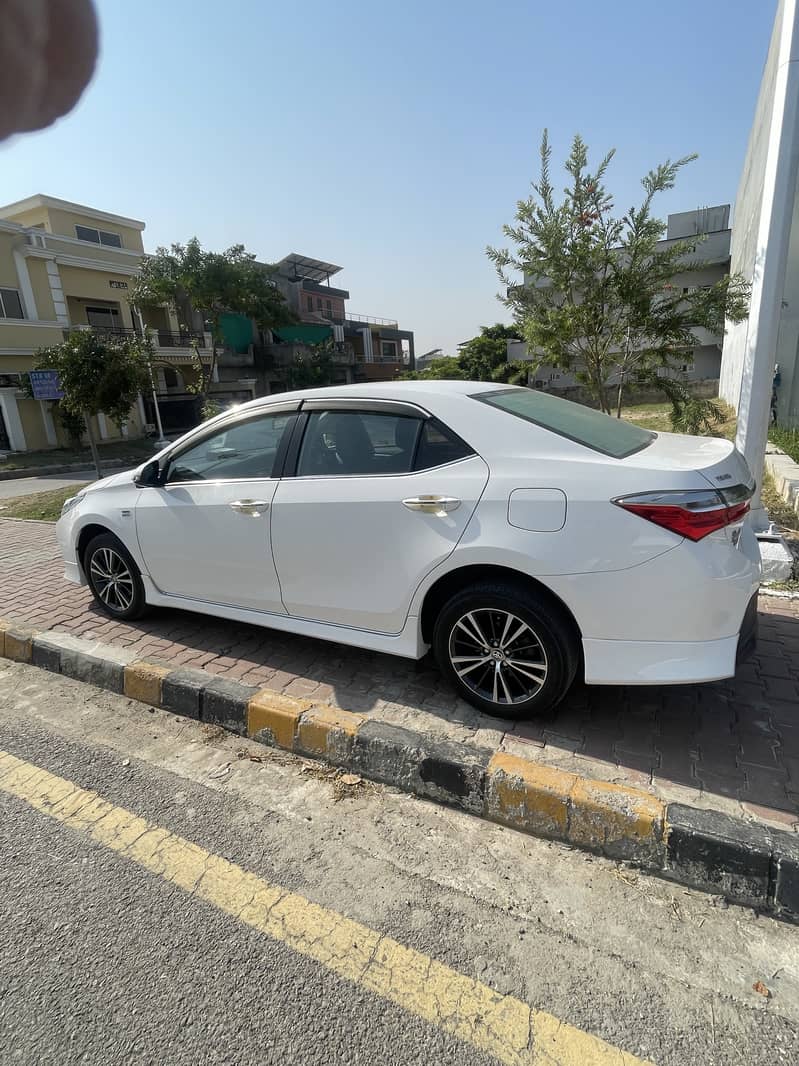 Toyota Altis Grande 2021 1.8 CVT Black Interior 4