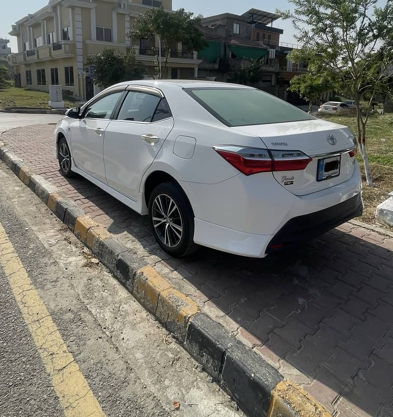 Toyota Altis Grande 2021 1.8 CVT Black Interior 5