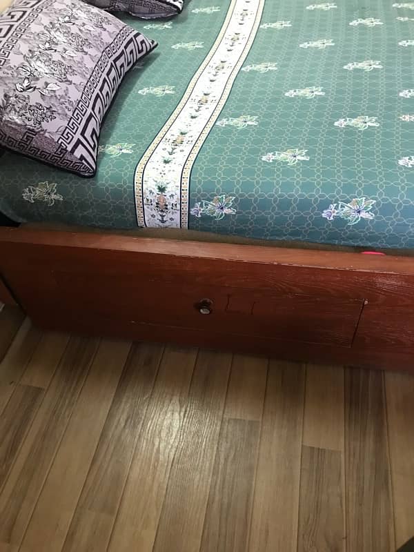 urgent sale King Size wooden bed available for sale 4