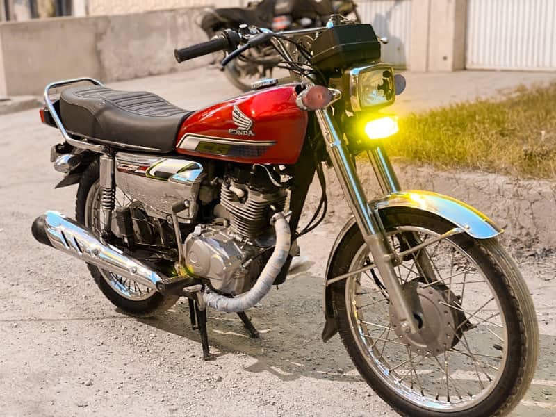 HONDA CG 125 SE 2023 END KARACHI NO 10 month SEALD PACK ENGINE 5