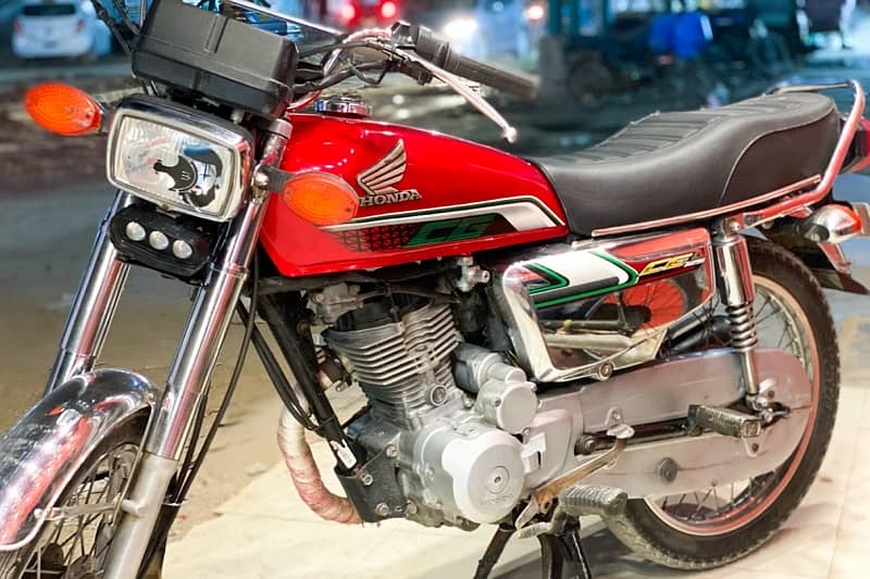 HONDA CG 125 SE 2023 END KARACHI NO 10 month SEALD PACK ENGINE 6